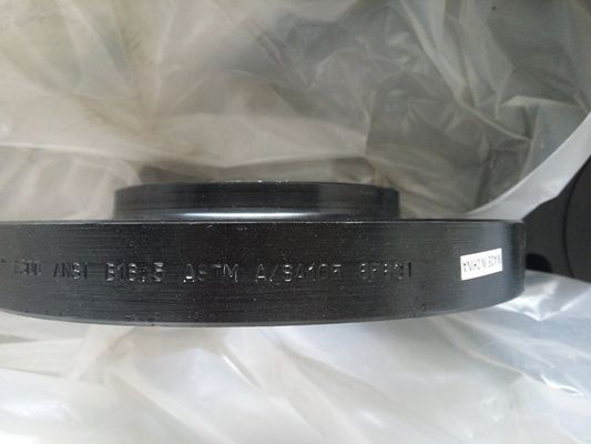ANSI B 16.5 &amp; ASME B16.47 เหล็กกล้าคาร์บอน A 105 สีดำ 1/2 &quot;-48&quot; ลื่นบนหน้าแปลนที่ยกขึ้น